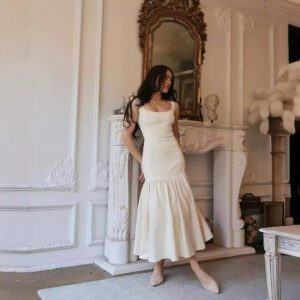 Vestido sin mangas con cuello cuadrado